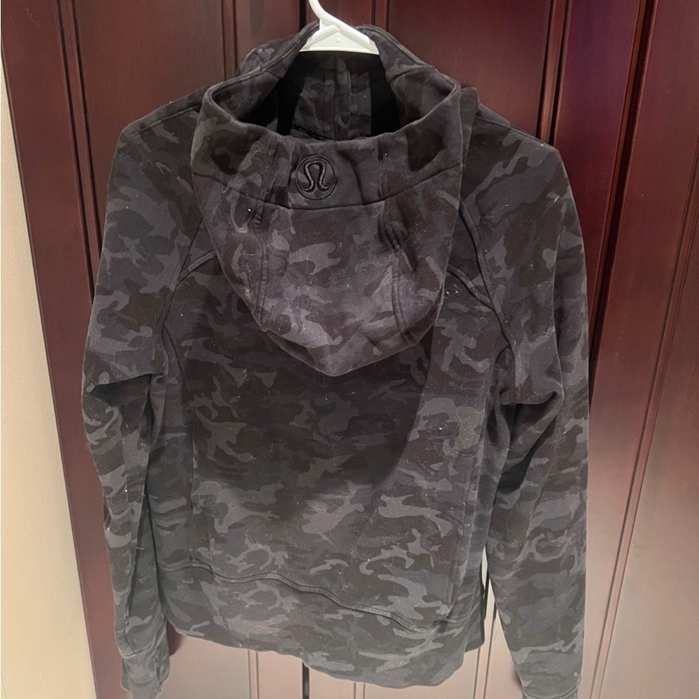 Lululemon scuba hoodie full zip up in Camo color 
Size 10